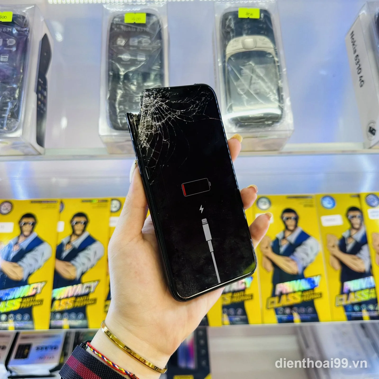 Thay màn hình iPhone 14 Pro bị vỡ tại Điện Thoại 99 Đà Nẵng