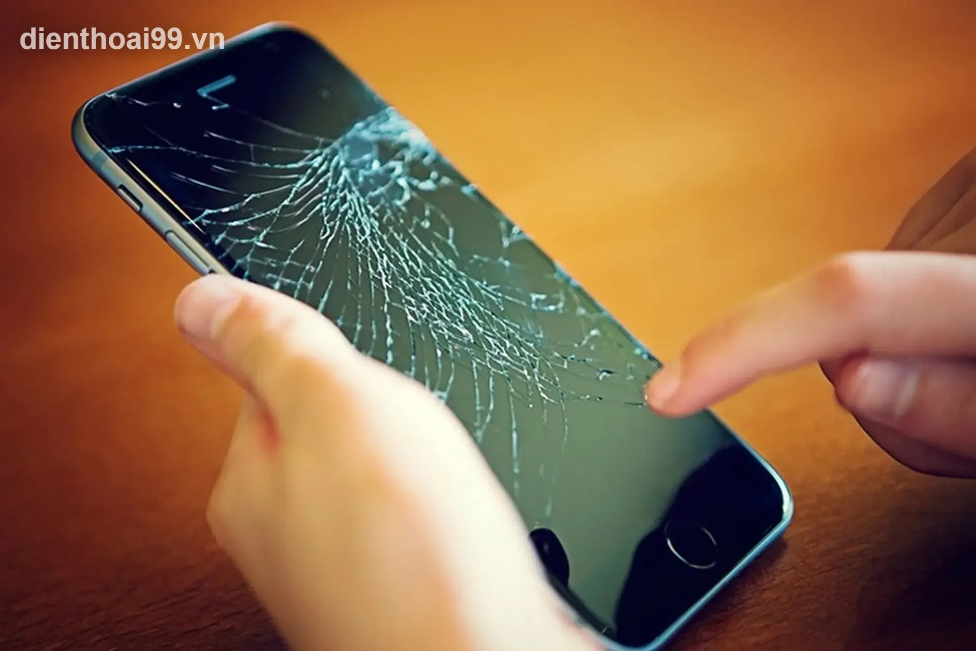 Thay màn hình iPhone bị vỡ lấy ngay tại Điện Thoại 99 Đà Nẵng