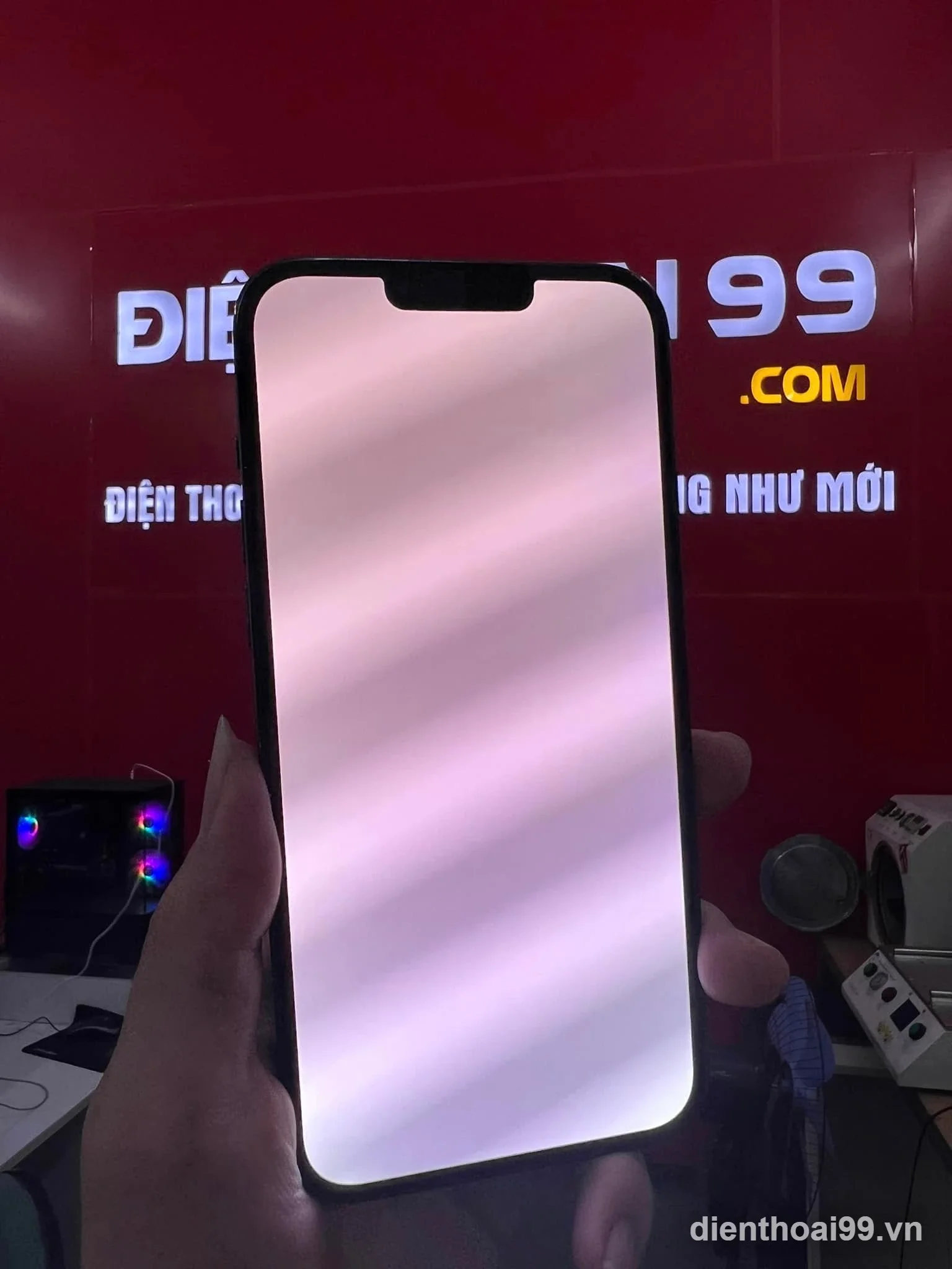 Điện thoại iPhone đang hiển thị lỗi màn hình, cần thay thế hoặc sửa chữa tại Điện Thoại 99 Đà Nẵng.